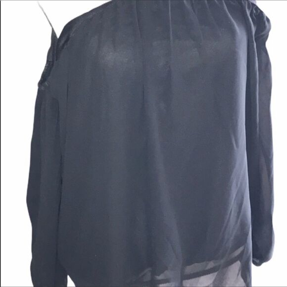 Ven Van Black Cold Shoulder Blouse Size Small NWT - Picture 7 of 8